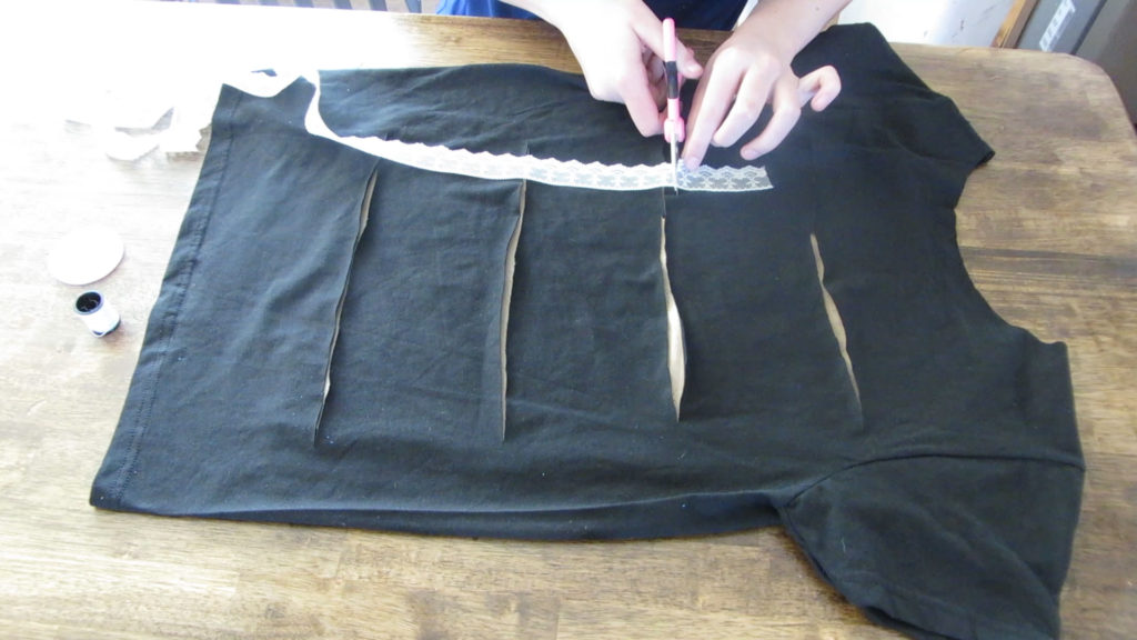 Cut t-shirts, bow tie back,how-to cut, a-bow-tie-back-cut-t-shirt